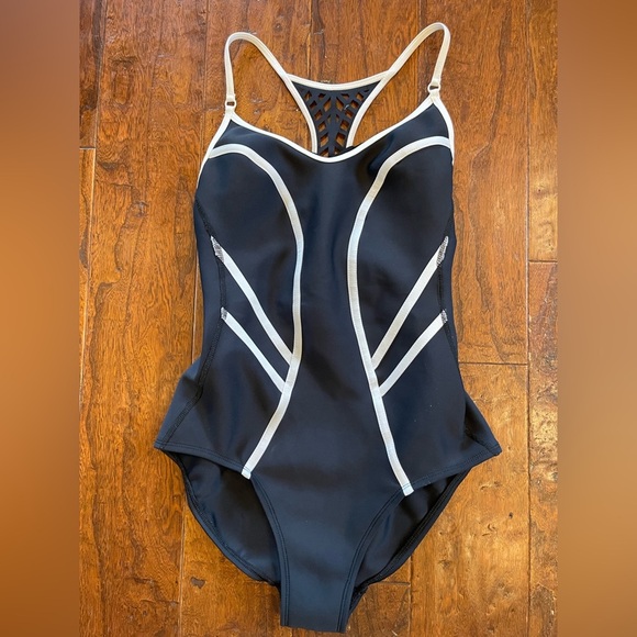 Robin Piccone Swimsuit Bikini one 1 piece Black sz 6 - Picture 1 of 8